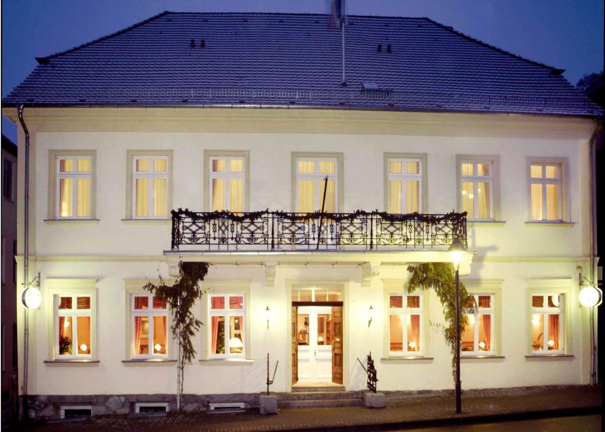 Hotel Garni Schlossgarten Neustrelitz Kültér fotó
