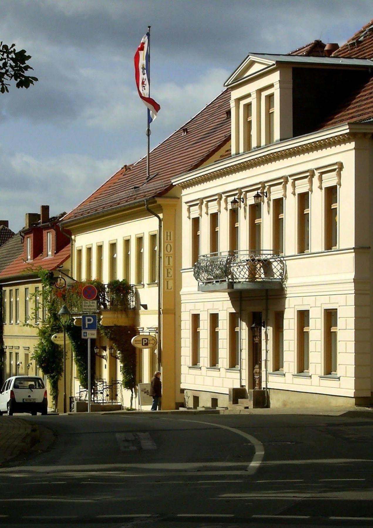 Hotel Garni Schlossgarten Neustrelitz Kültér fotó