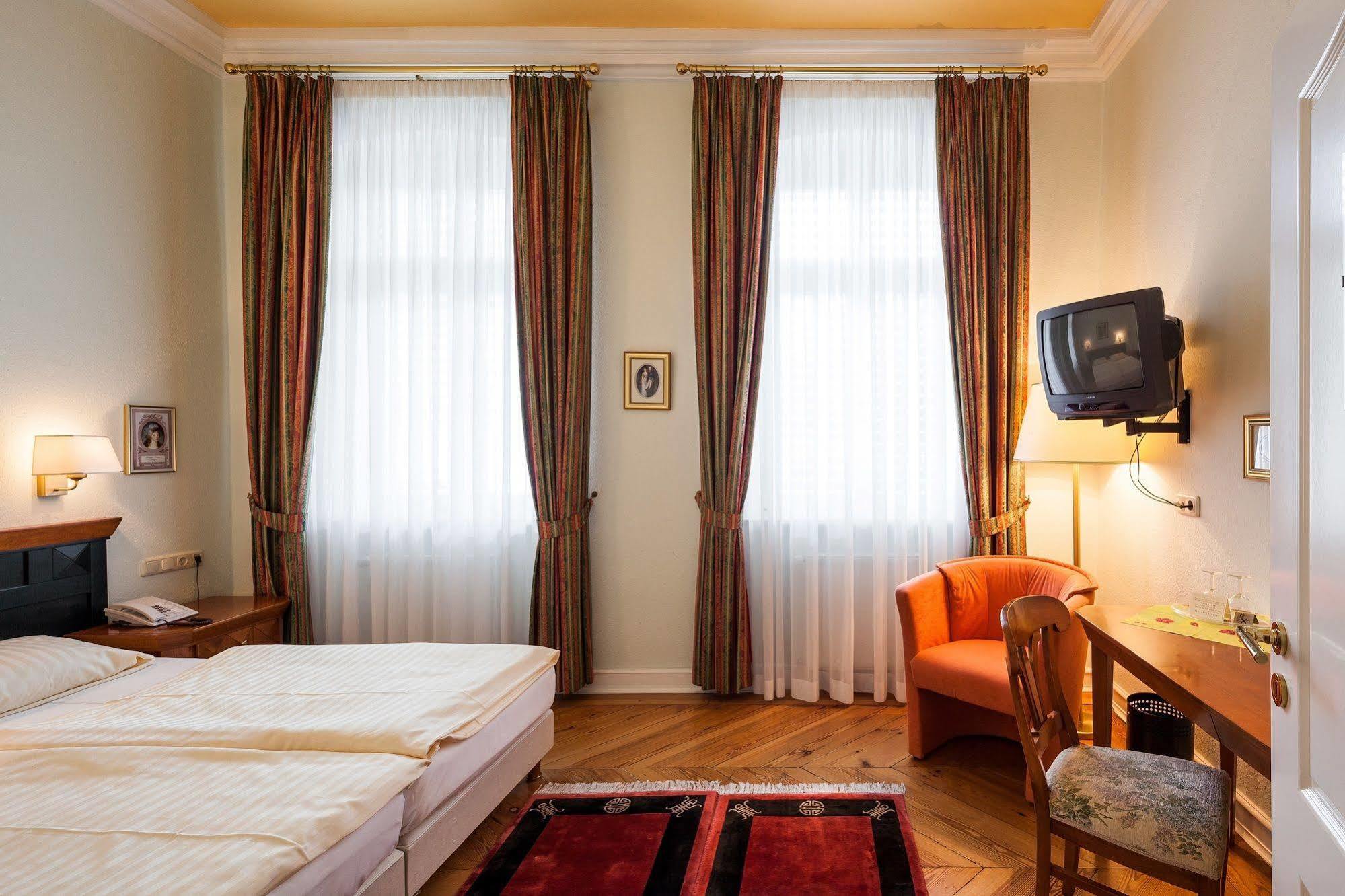 Hotel Garni Schlossgarten Neustrelitz Kültér fotó