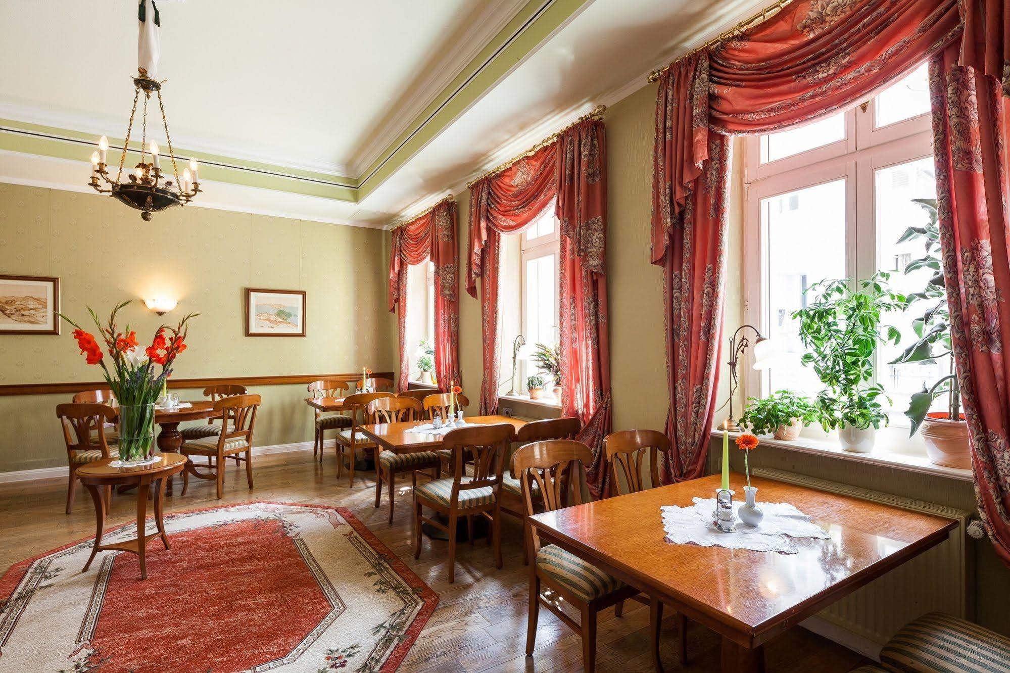 Hotel Garni Schlossgarten Neustrelitz Kültér fotó
