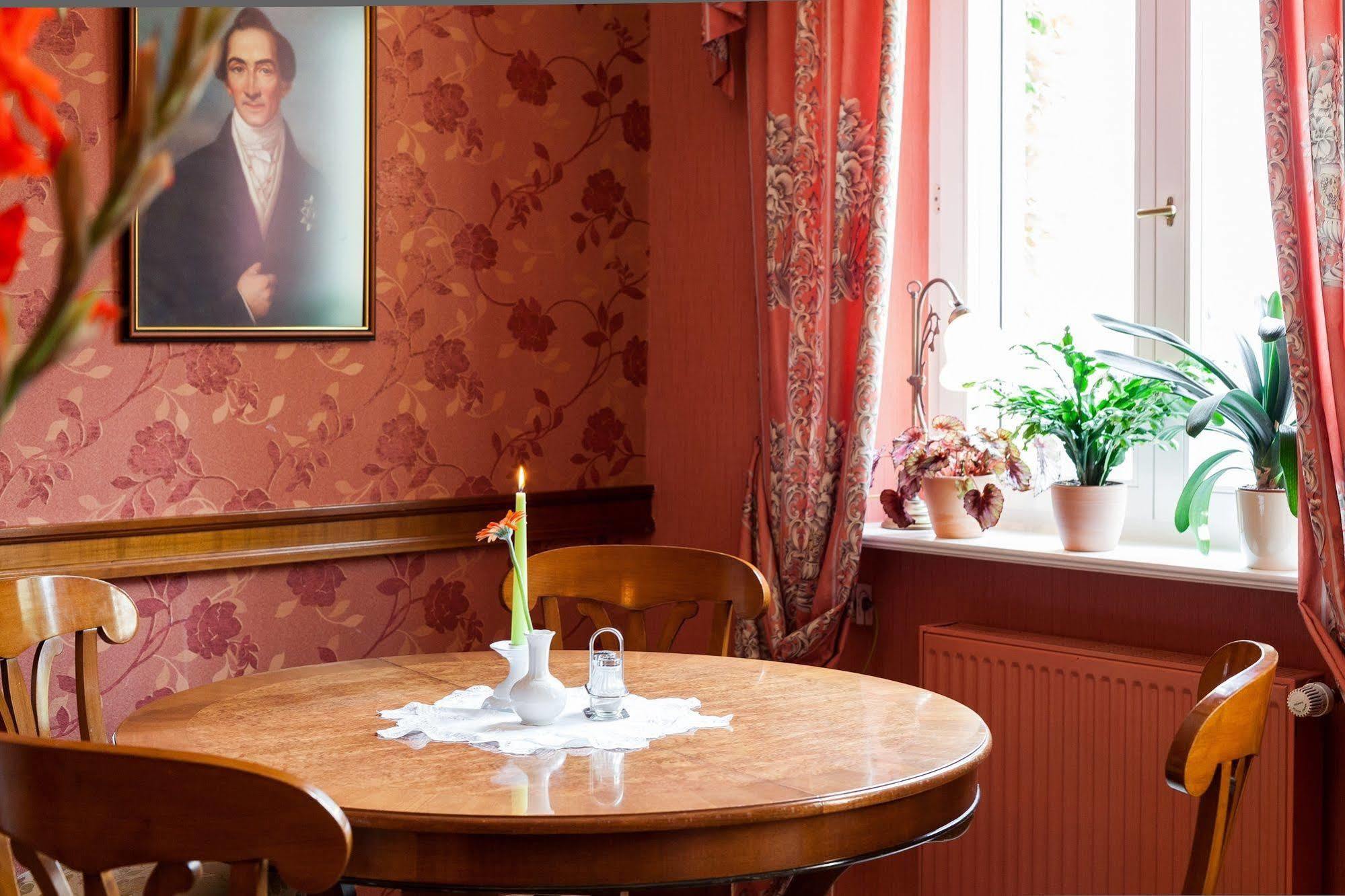 Hotel Garni Schlossgarten Neustrelitz Kültér fotó
