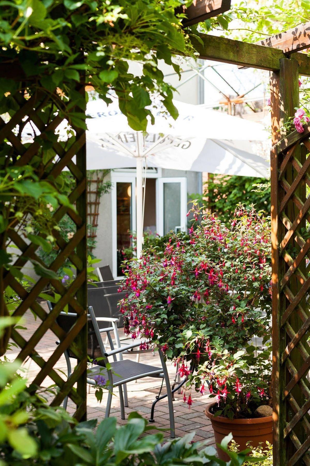 Hotel Garni Schlossgarten Neustrelitz Kültér fotó